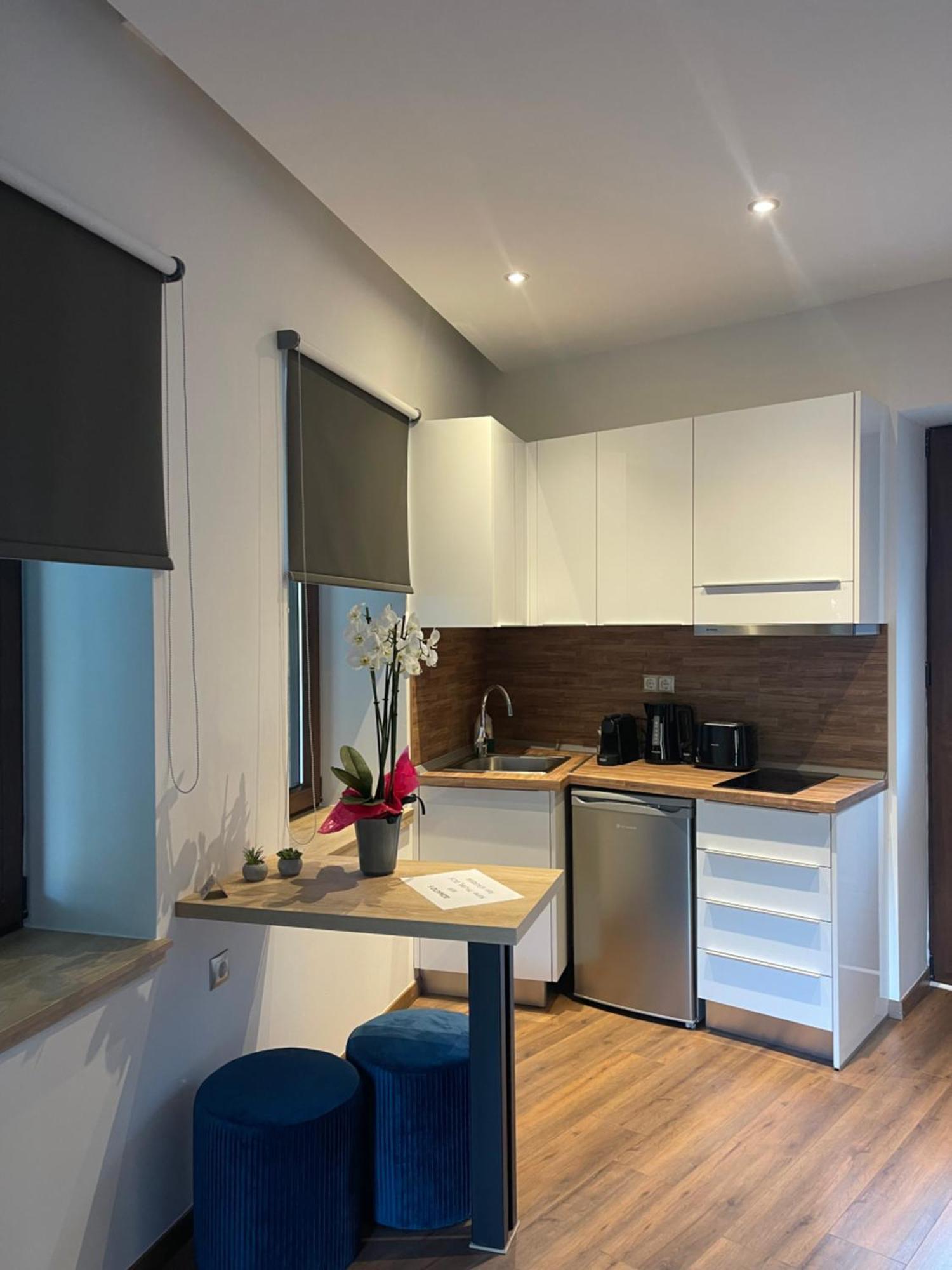 11 Luxury Apartments.